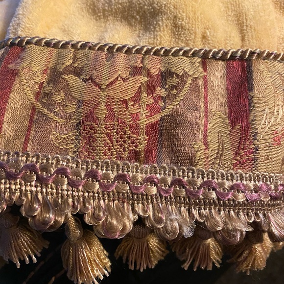 Macy’s Croscill decorative brocade towel set!  EUC - Picture 3 of 5
